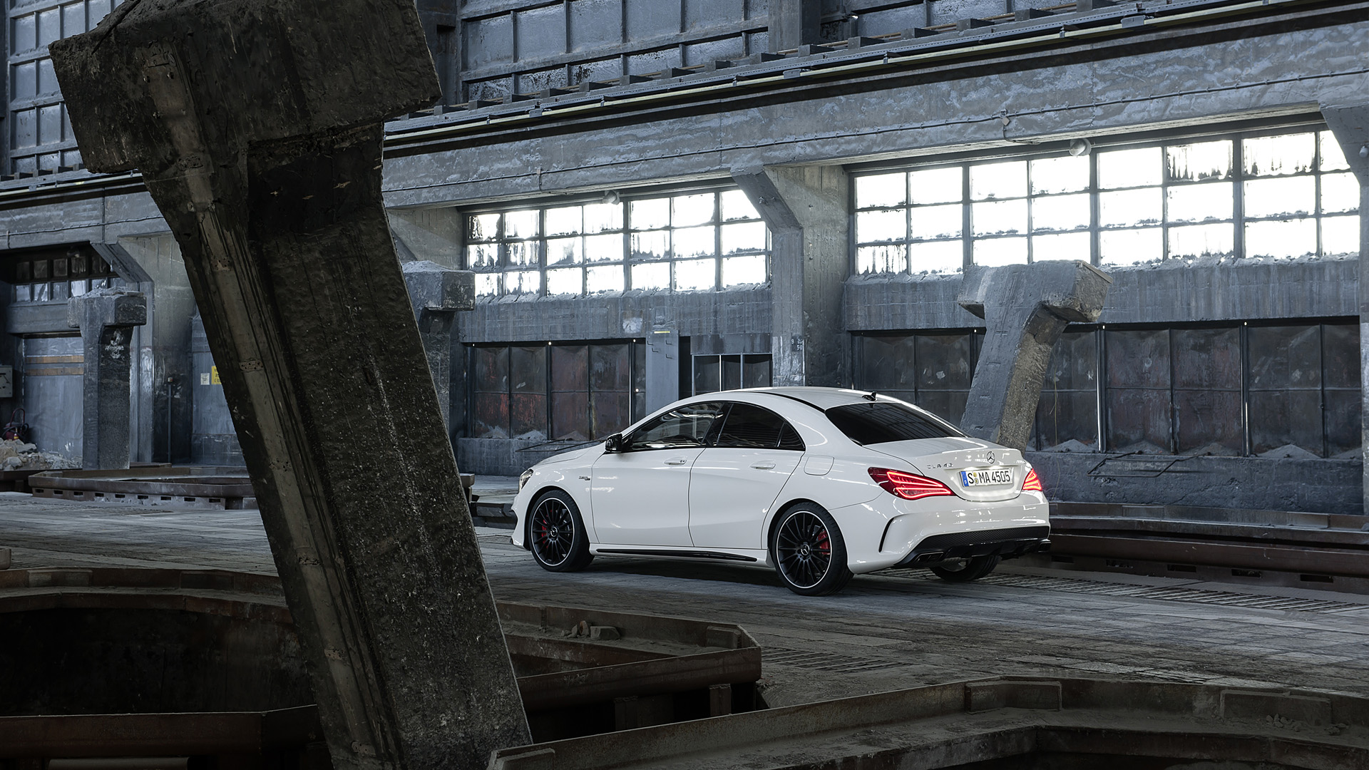 2014 Mercedes-Benz CLA45 AMG奔驰壁纸