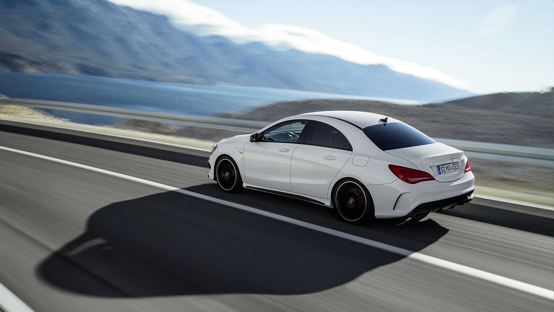 2014 Mercedes-Benz CLA45 AMG奔驰壁纸