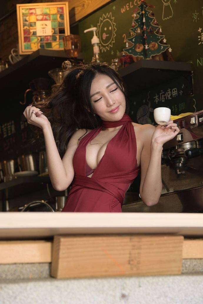 妖娆风骚爆乳老板娘 要来喝茶吗~~！