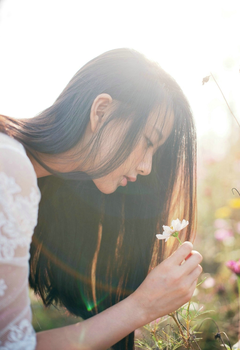 丛林处的白纱靓丽少女清纯初恋感觉