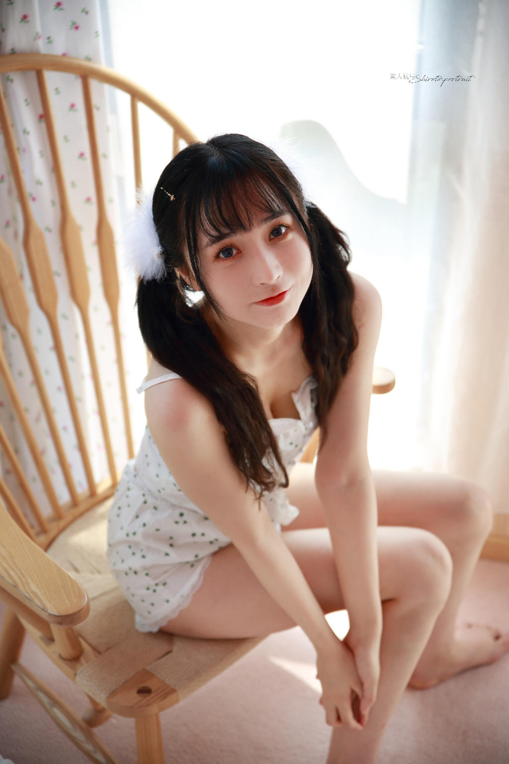 齐刘海双马尾清纯美少女小碎花上衣短裤私房俏皮迷人写真照