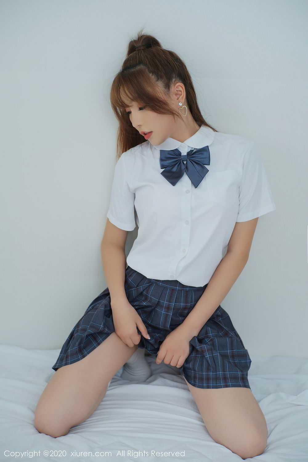 清纯马尾辫性感美女芝芝Booty上演JK制服写真诱惑图集