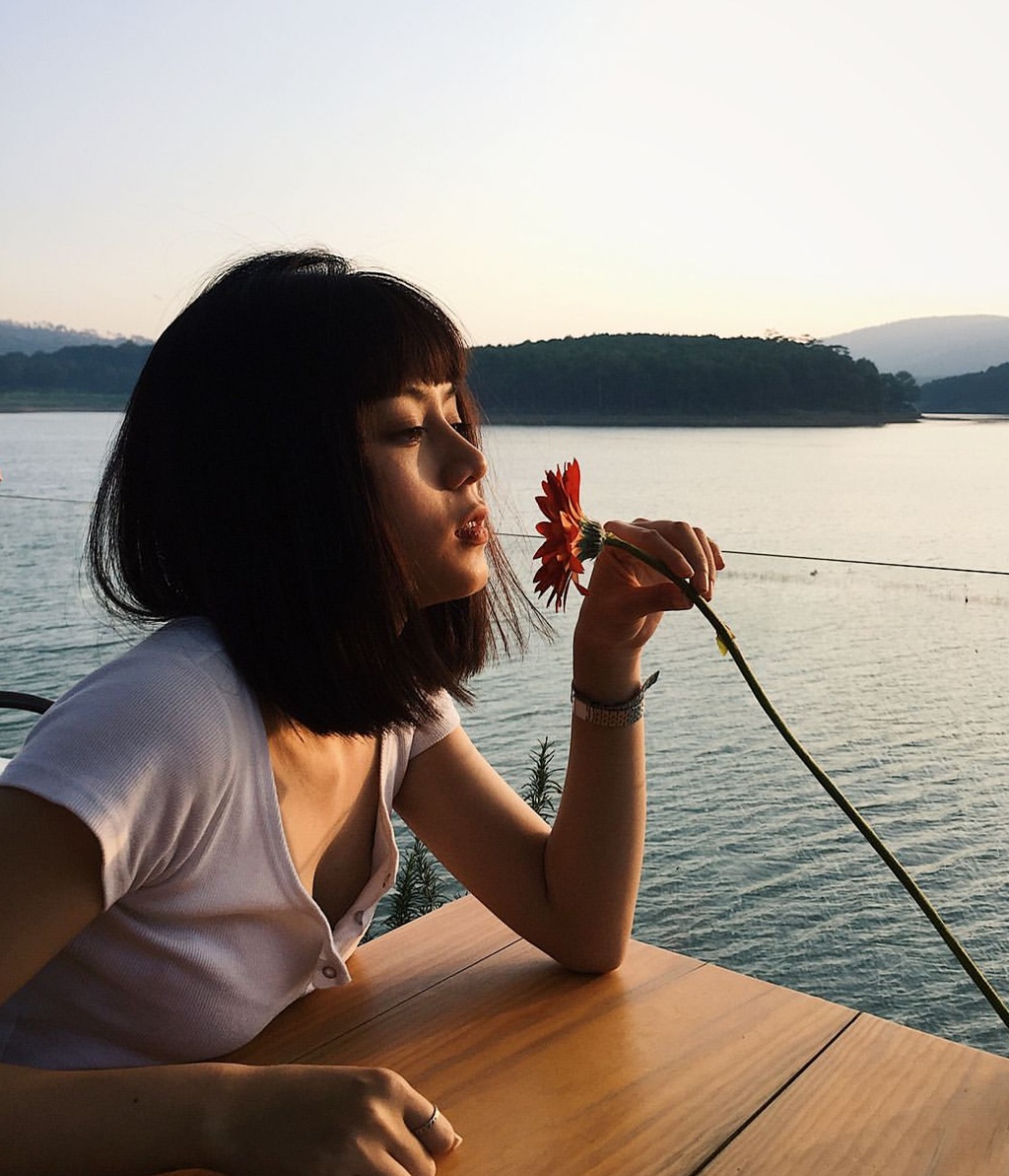 齐刘海短发混血美女青春动感唯美性感生活照片图集