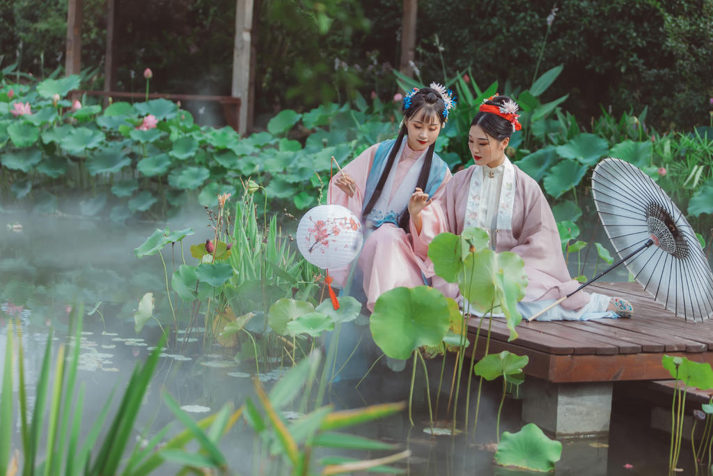 汉服美女姐妹花朦胧梦幻唯美写真集