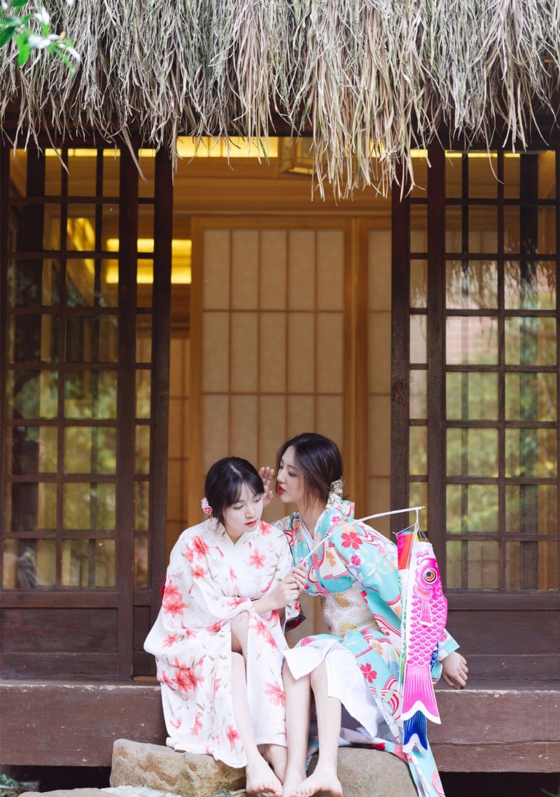 日本和服颜值美女姐妹花户外摄影写真图片