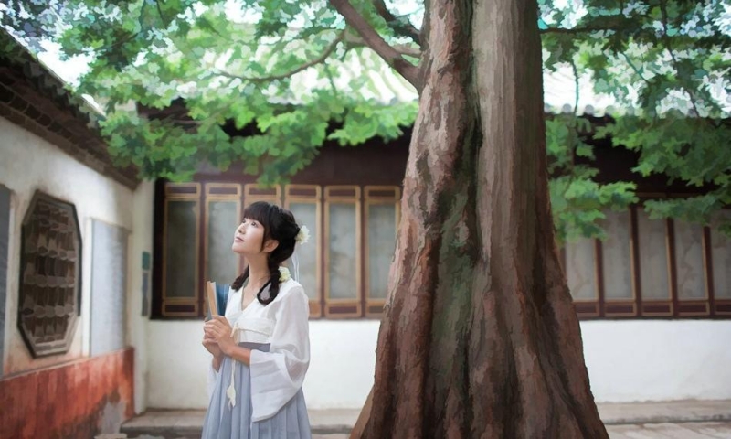 娇小玲珑汉服少女唯美古风摄影图片